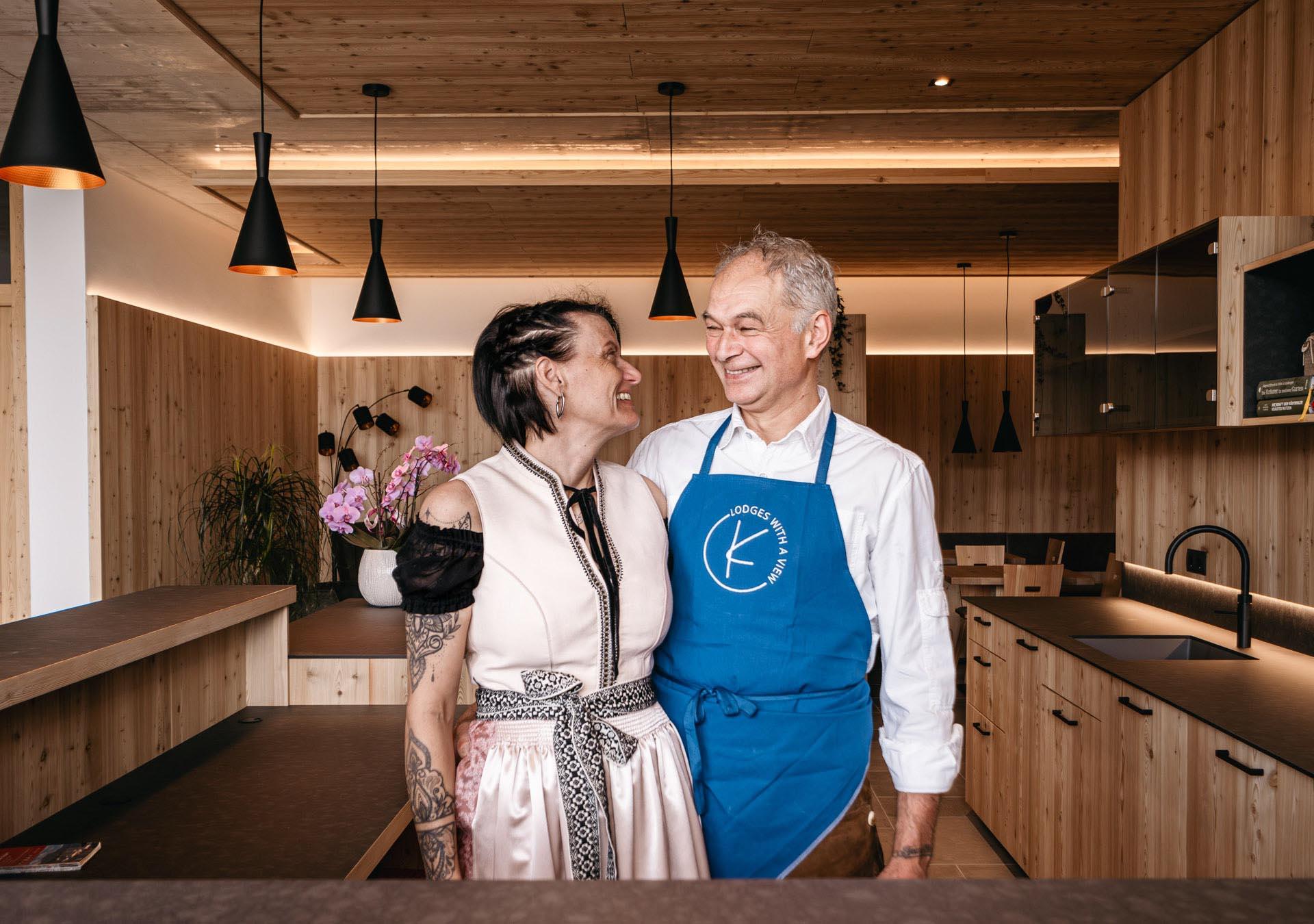 Karin and Oswald from Kohlbrennerhof in front of the lodges in Mölten